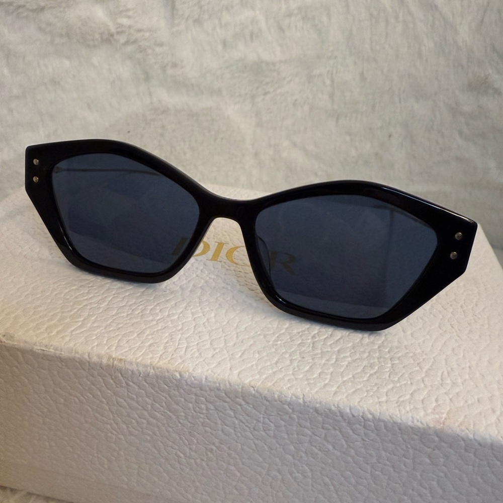 Dior Black Cat-eye Sunglasses with gold studs Box and Dior pouch included - Picture 2 of 6